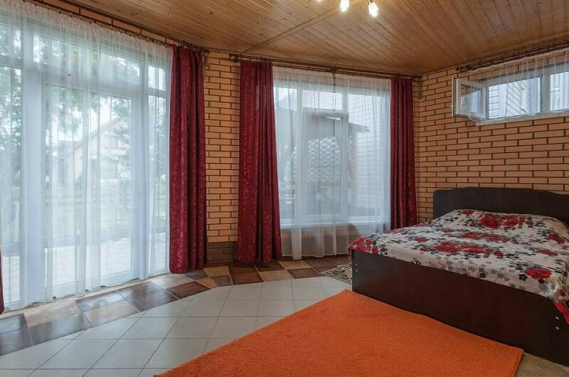 Домик с видом на озеро