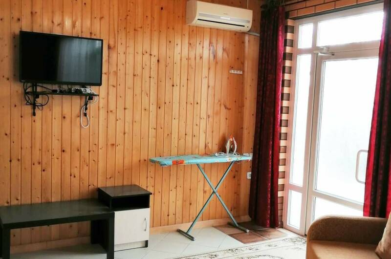 Домик с видом на озеро