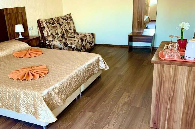 «Комфорт» 3-х местный (до 5 чел)