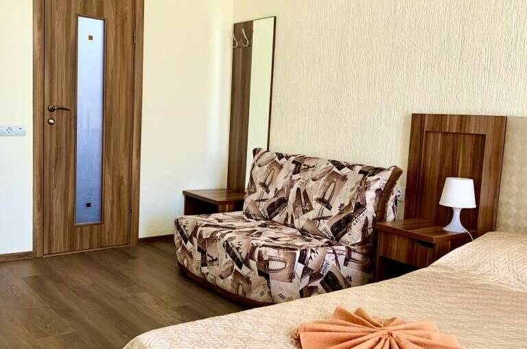 «Делюкс» 3-х местный с балконом (до 4 чел)