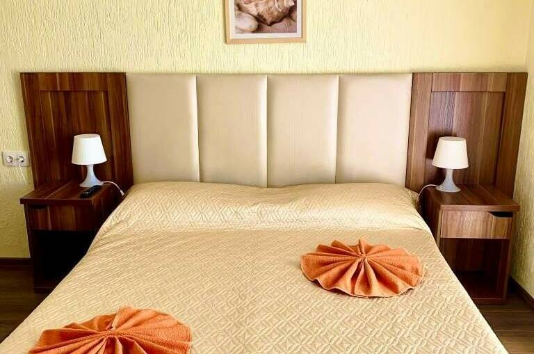 «Делюкс» 3-х местный с балконом (до 5 чел)