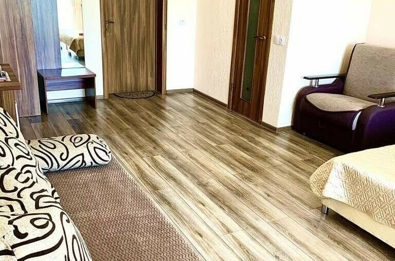 «Семейный «Полулюкс» с балконом (до 6 чел)