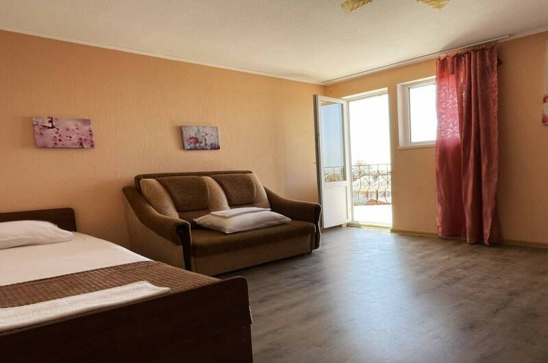 Стандартный трехместный с балконом (Вид на Море)