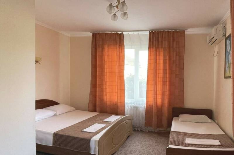 Трехместный номер с балконом