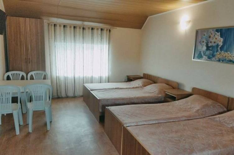 «Студия» с кухней 4-х местная