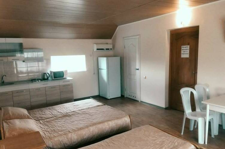 «Студия» с кухней 4-х местная