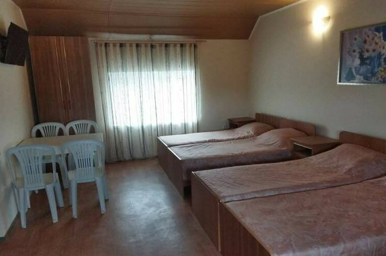 «Студия» с кухней 4-х местная