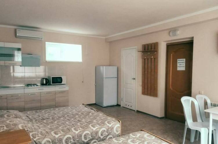 «Студия» с кухней 4-х местная