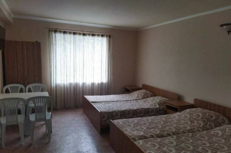 «Студия» с кухней 4-х местная