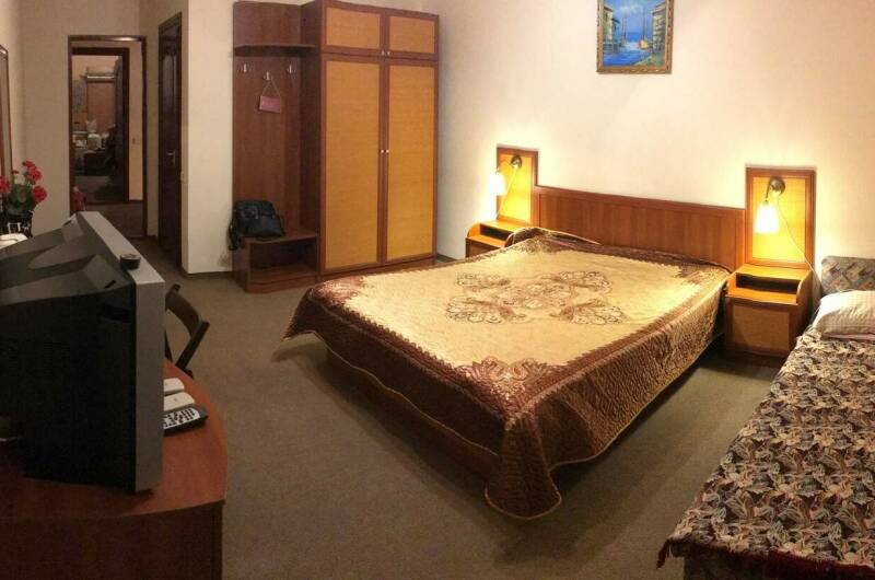 Трехместный «Стандарт» с балконом, 2 эт