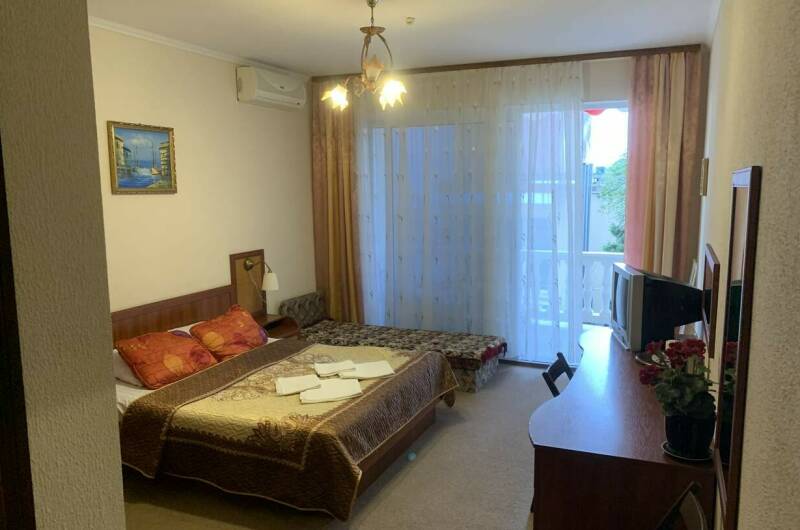 Трехместный «Стандарт» с балконом, 2 эт