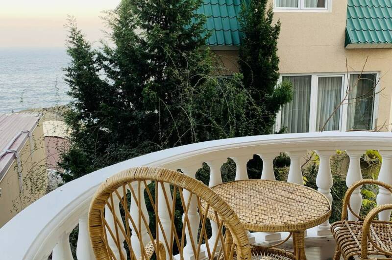 Трехместный «Стандарт» с балконом, 3 эт