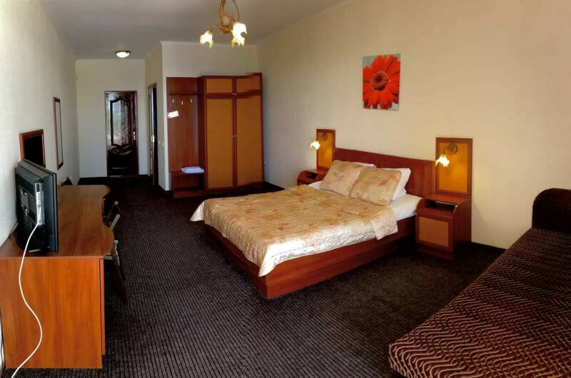 Трехместный «Стандарт» с балконом, 4 эт