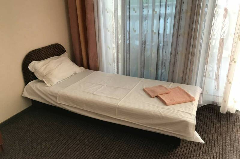 Трехместный «Стандарт» с балконом, 4 эт