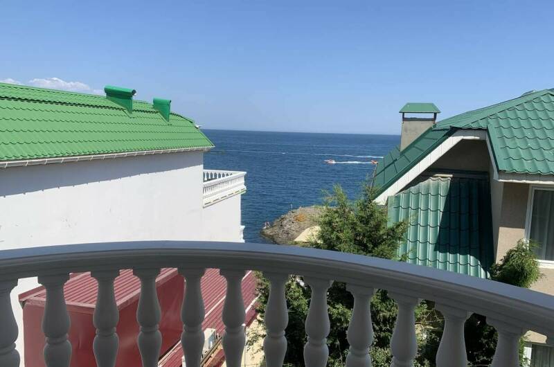 Трехместный «Стандарт» с балконом, 4 эт