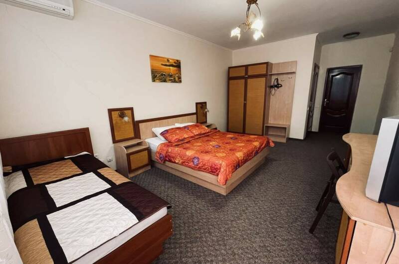 Трехместный «Стандарт» без балкона с двориком 4 эт