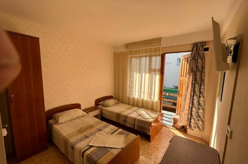 «Двухместный» однокомнатный без кухни (2 этаж)