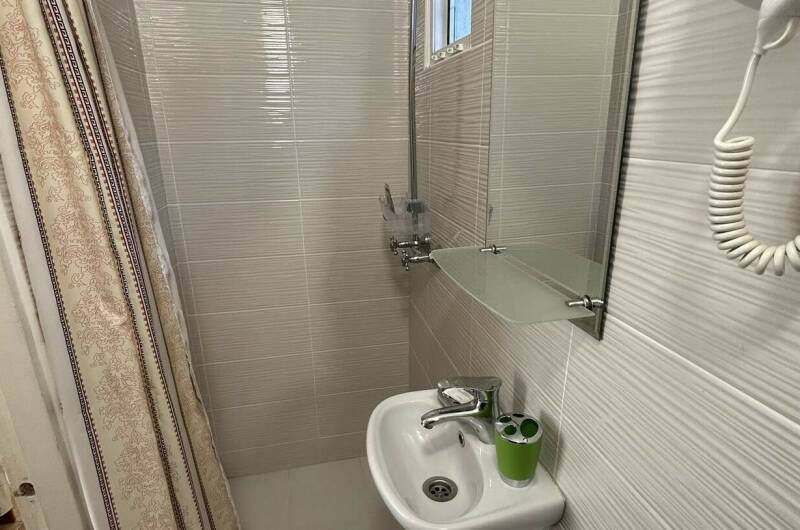 «Двухместный» однокомнатный без кухни (2 этаж)