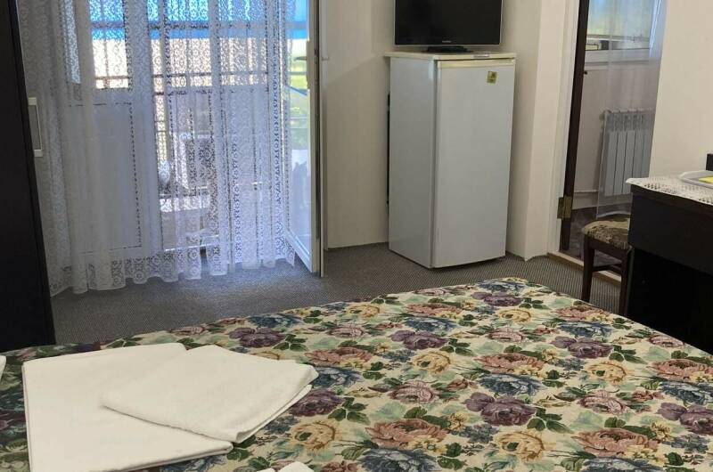 Двухкомнатный номер с выходом на общую веранду