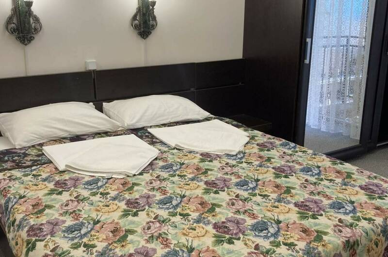 Двухкомнатный номер с выходом на общую веранду