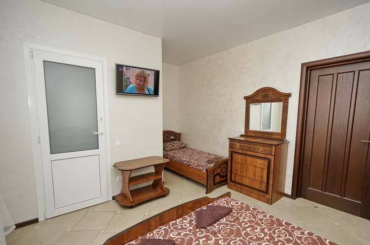 Трёхместный номер «стандарт» с балконом