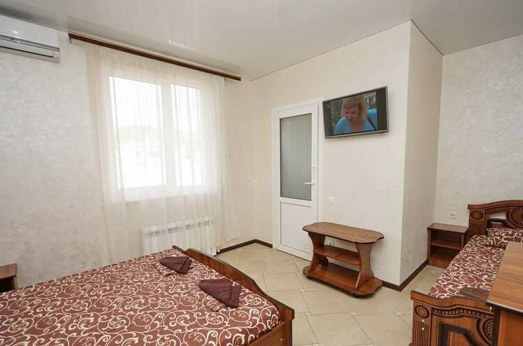 Трёхместный номер «стандарт» с балконом