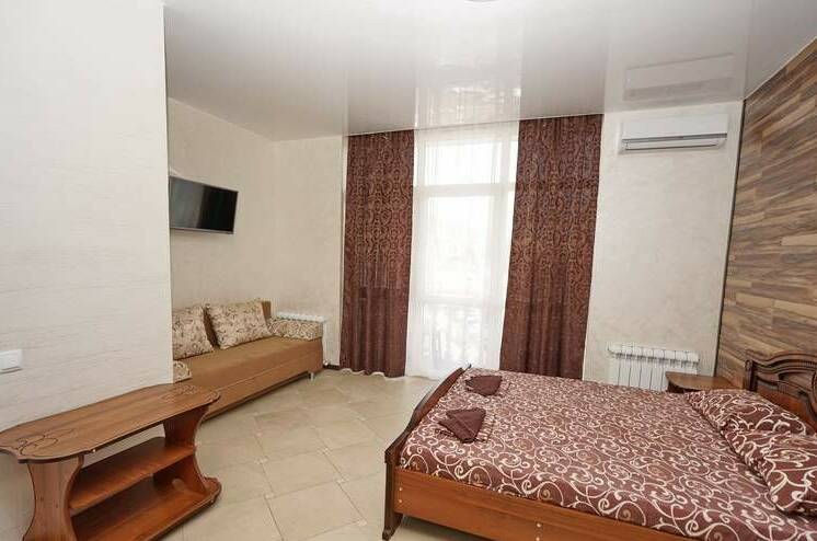 Четырёхместный номер «стандарт"с балконом