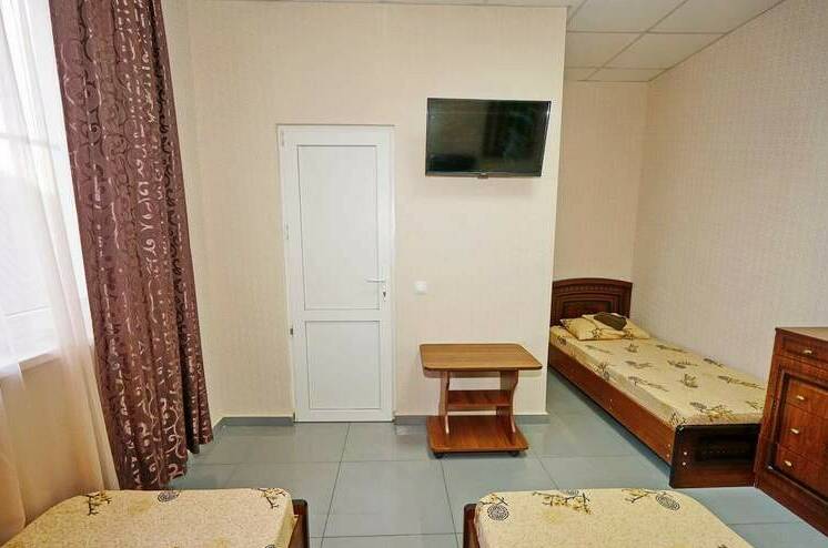 Трёхместный номер «стандарт» без балкона