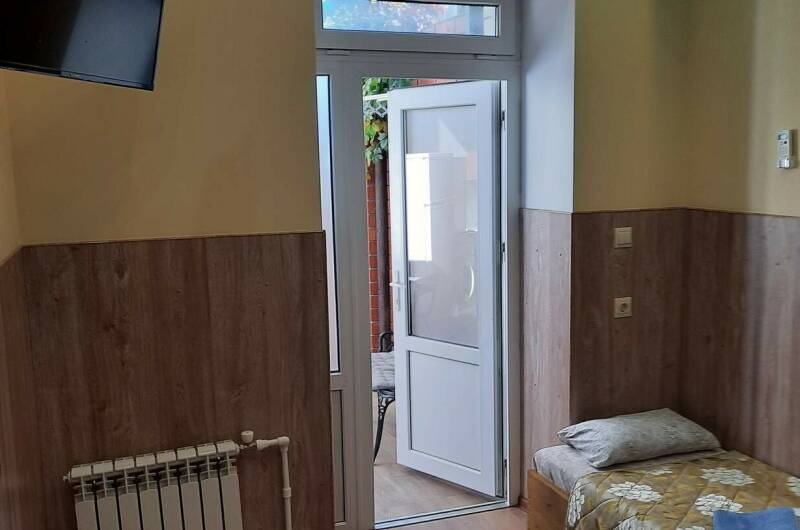 Двухкомнатный номер с кухней и отдельным входом