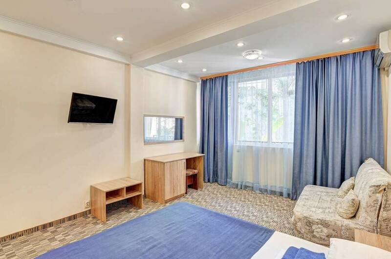 Стандартный 3-х местный номер с балконом Корпус1,2