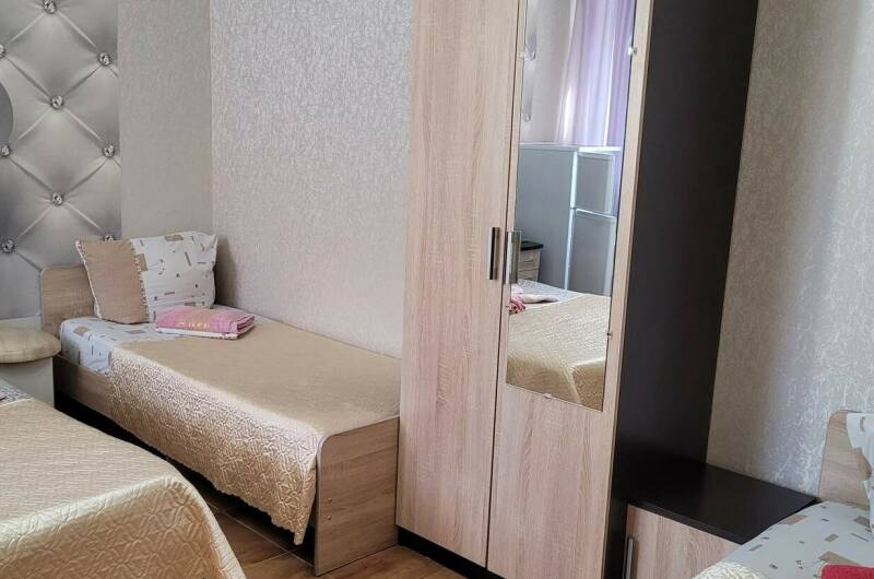 Номер повышен комфортности на 2−4ч с балконом 3 эт