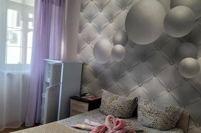 Номер повышен комфортности на 2−4ч с балконом 3 эт