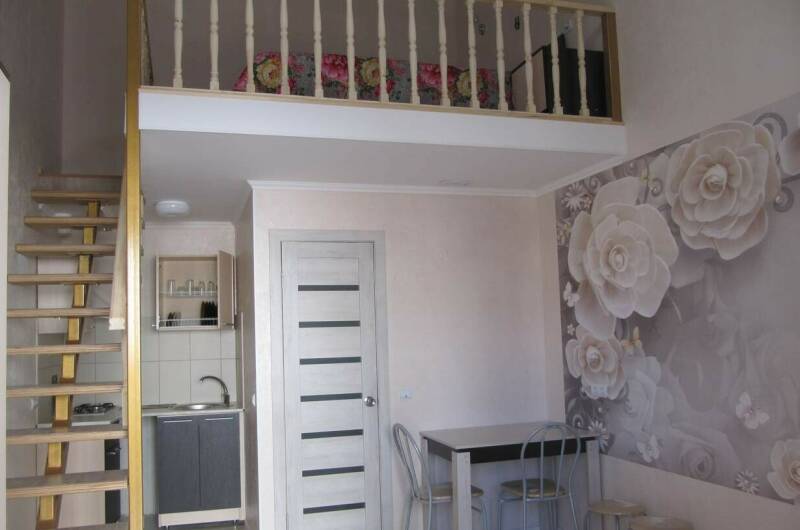 Двухуровневая студия с кухней и балкон на 2−4ч 2эт