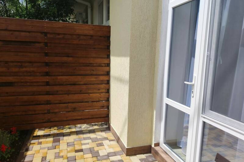 Улучшенный трёхместный номер с террасой