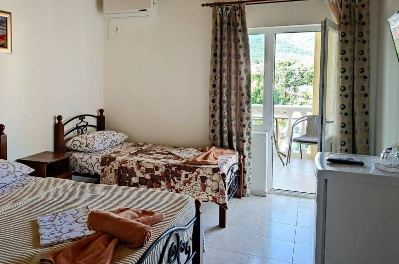 Трехместный с балконом