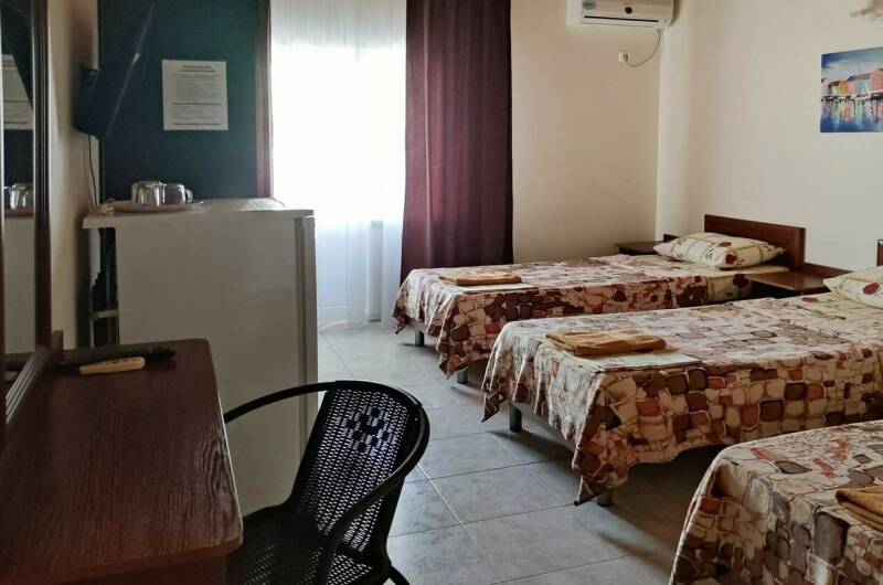 Трехместный с балконом (раздельные кровати)