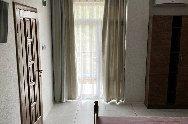 Двухкомнатный с 2 санузла на первой линии Учкуевки