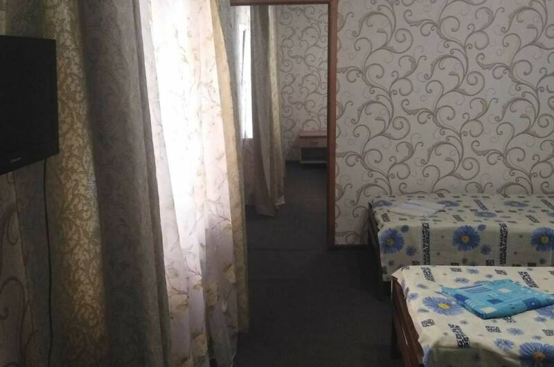 Семейный двухкомнатный номер на 5человек с кухней