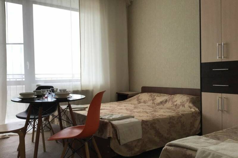 Трёхместный с балконом и кухней