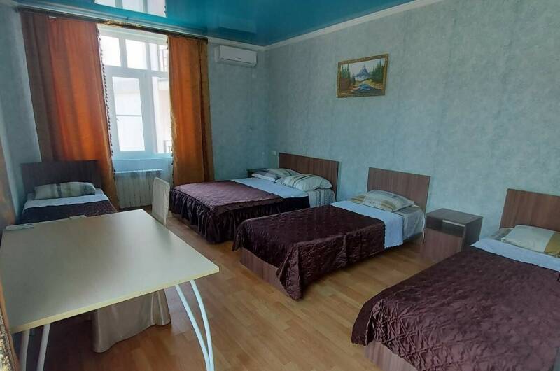 Пятиместный номер люкс с балконом