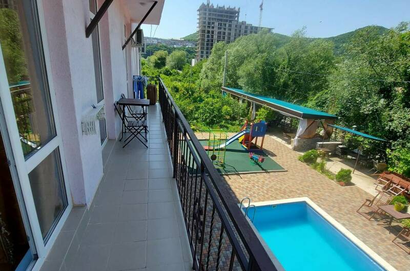 Пятиместный номер люкс с балконом