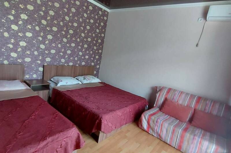 Трёхместный номер люкс с балконом