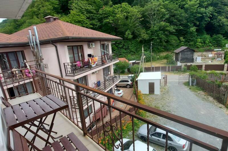 Двухкомнатный семиместный номер с балконом