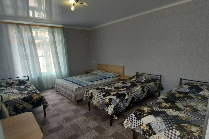 Пятиместный номер с балконом