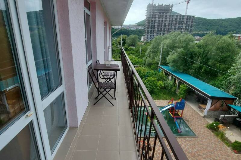 Пятиместный номер с балконом