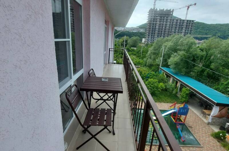 Пятиместный номер с балконом