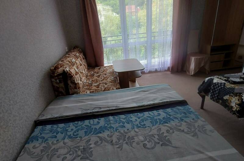 Трёхместный номер с балконом