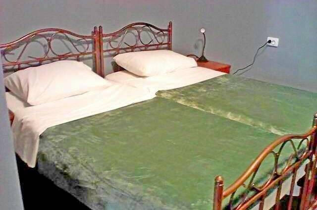 Домик № 3 на 4 спальных места с кухней и верандой