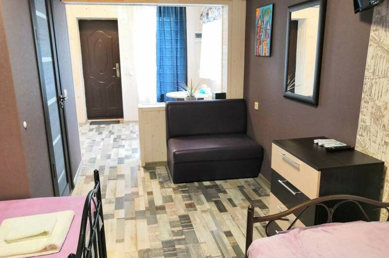 Домик № 4 на 4 спальных места с кухней и верандой