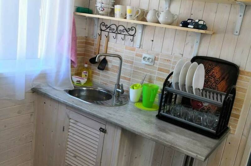 Домик № 5 на 4 спальных места с кухней и верандой